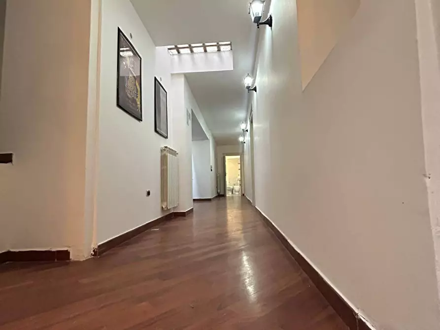 Immagine 3 di Appartamento in vendita  in Via Nunziatella a Napoli