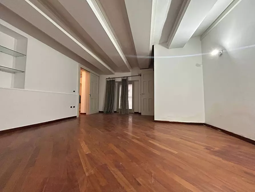 Immagine 4 di Appartamento in vendita  in Via Nunziatella a Napoli