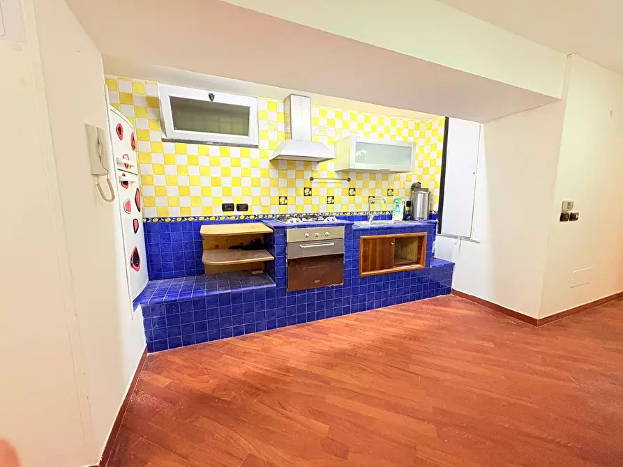 Immagine 1 di Appartamento in vendita  in Via Nunziatella a Napoli