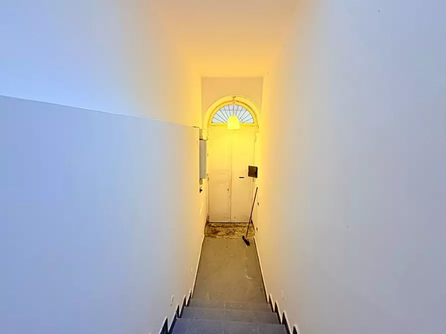 Immagine 10 di Appartamento in vendita  in Via Nunziatella a Napoli