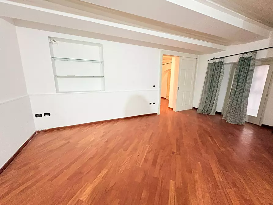 Immagine 13 di Appartamento in vendita  in Via Nunziatella a Napoli