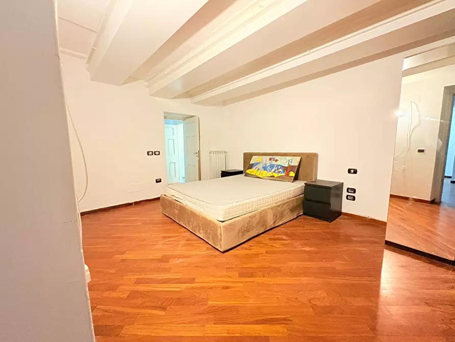 Immagine 15 di Appartamento in vendita  in Via Nunziatella a Napoli