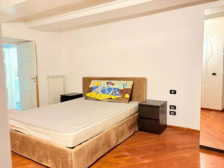 Immagine 16 di Appartamento in vendita  in Via Nunziatella a Napoli