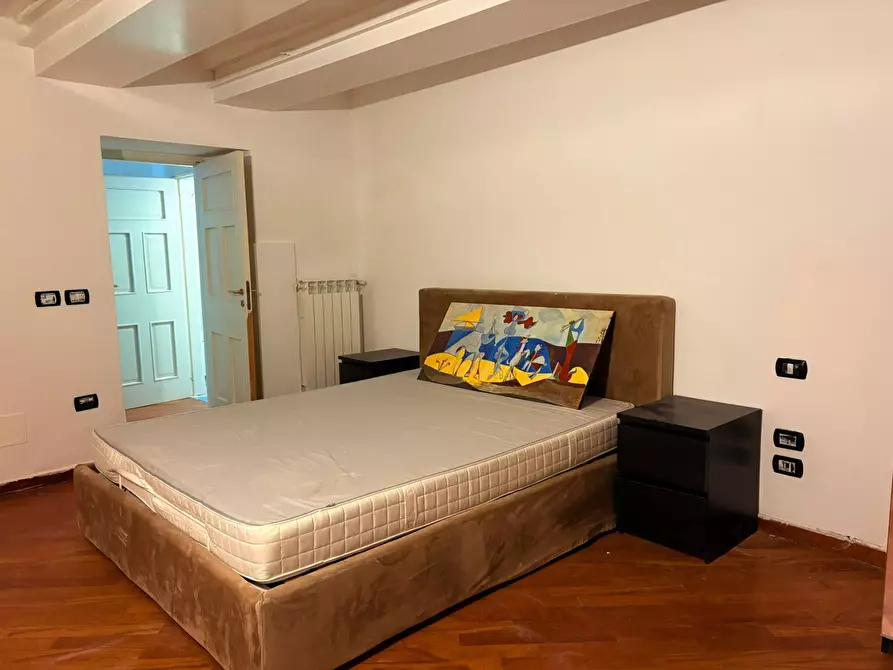Immagine 17 di Appartamento in vendita  in Via Nunziatella a Napoli
