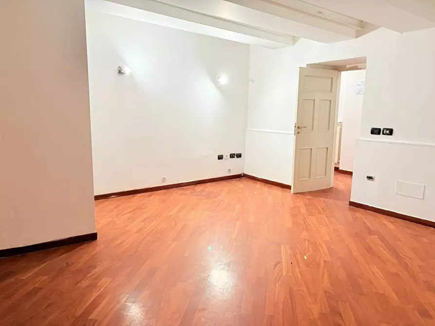 Immagine 19 di Appartamento in vendita  in Via Nunziatella a Napoli