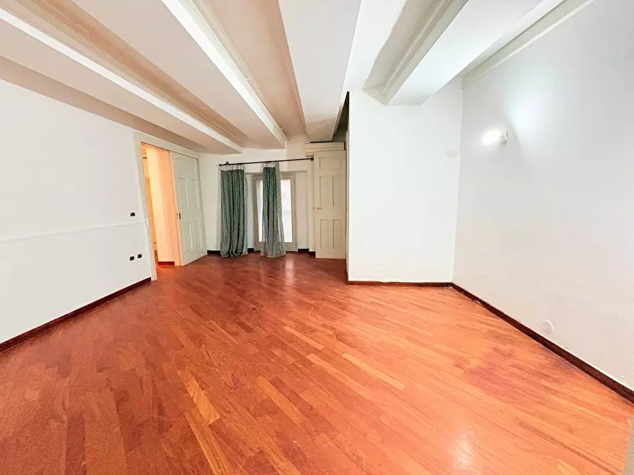 Immagine 20 di Appartamento in vendita  in Via Nunziatella a Napoli