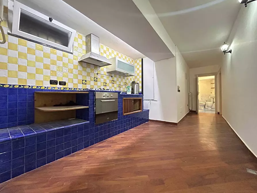 Immagine 5 di Appartamento in vendita  in Via Nunziatella a Napoli