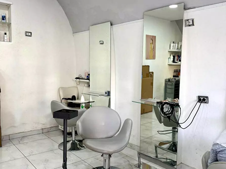 Immagine 5 di Locale commerciale in vendita  in Via Don Luigi Sturzo a Napoli