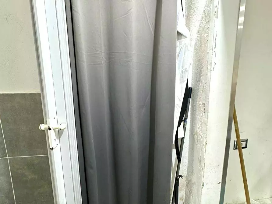 Immagine 8 di Locale commerciale in vendita  in Via Don Luigi Sturzo a Napoli