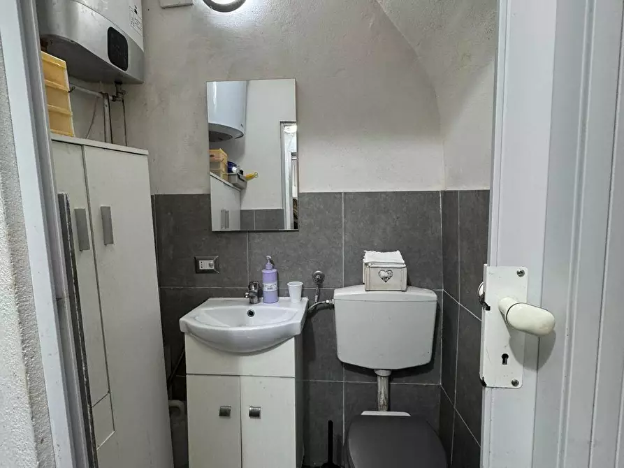 Immagine 12 di Locale commerciale in vendita  in Via Don Luigi Sturzo a Napoli