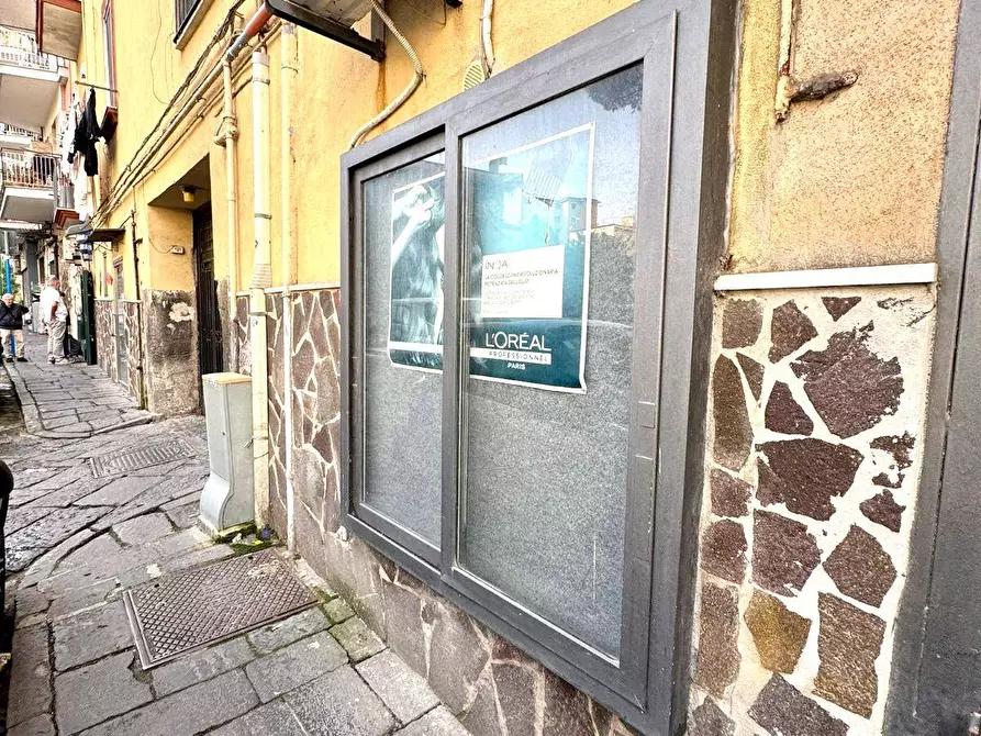 Immagine 14 di Locale commerciale in vendita  in Via Don Luigi Sturzo a Napoli