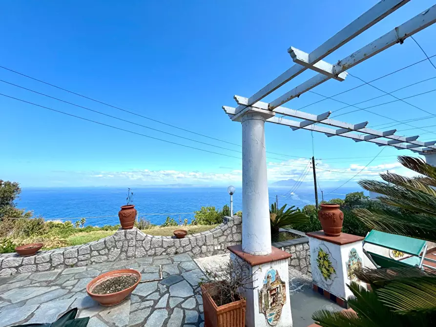 Immagine 2 di Villa in vendita  in Via Linaro a Anacapri