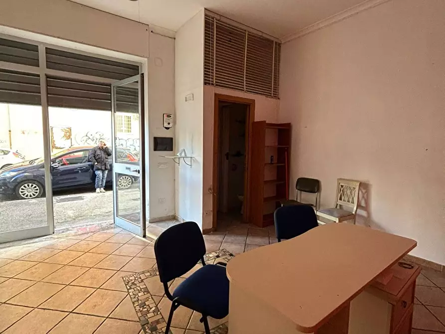 Immagine 4 di Attività commerciale in vendita  in Via Antonio Solario a Napoli
