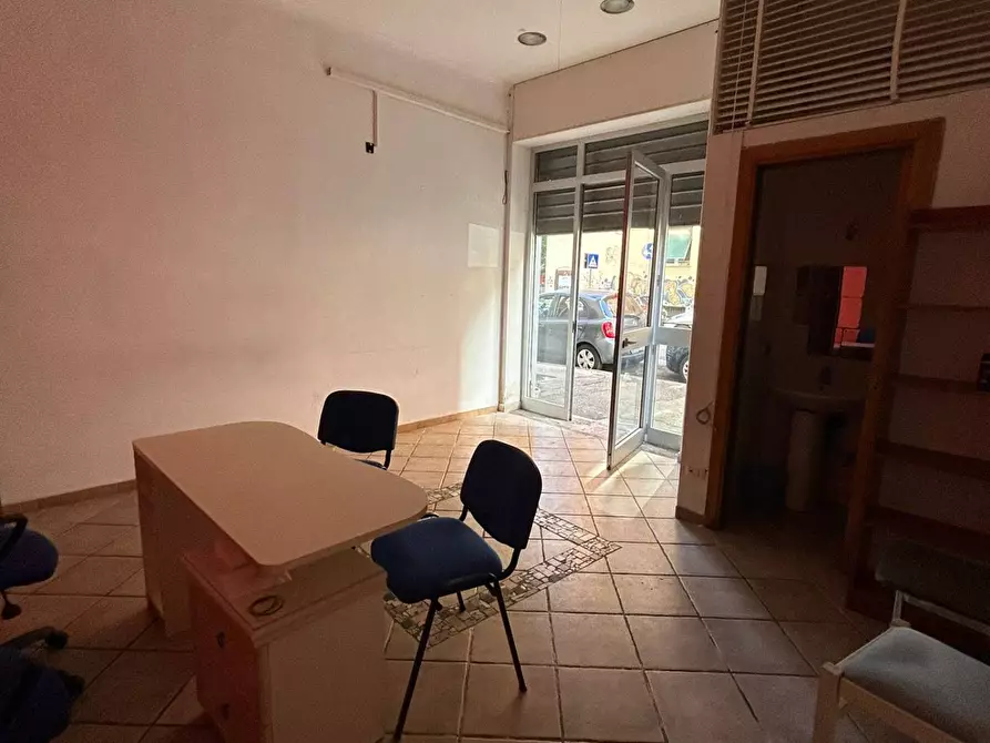 Immagine 3 di Attività commerciale in vendita  in Via Antonio Solario a Napoli
