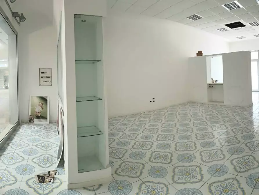 Immagine 2 di Attività commerciale in vendita  in Località Pozzo Bianco Zona ASI a Marcianise