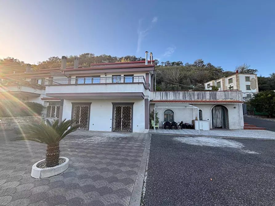 Immagine 2 di Villa in vendita  in Via Campiglione a Pozzuoli