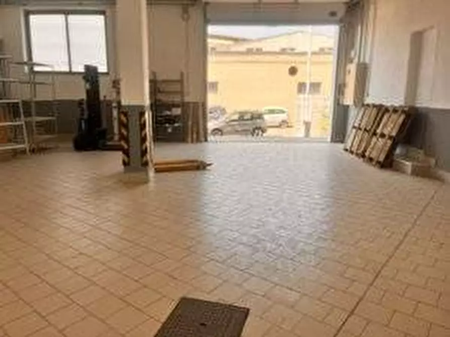 Immagine 1 di Attività commerciale in affitto  in Via Carceri Vecchie a San Giorgio A Cremano