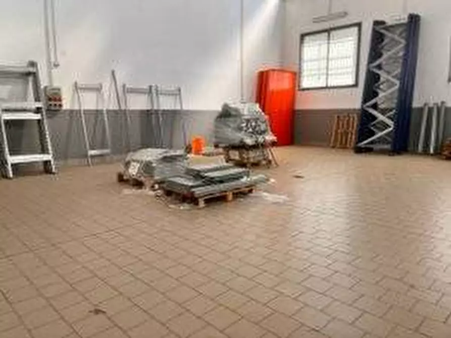 Immagine 2 di Attività commerciale in affitto  in Via Carceri Vecchie a San Giorgio A Cremano