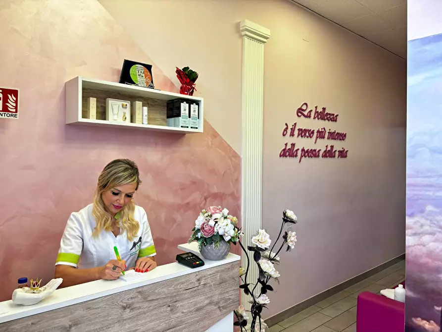 Immagine 2 di Attività commerciale in vendita  in Via Mazzini a Pomigliano D'arco