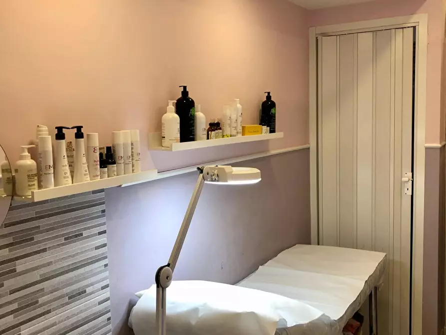 Immagine 6 di Attività commerciale in vendita  in Via Mazzini a Pomigliano D'arco
