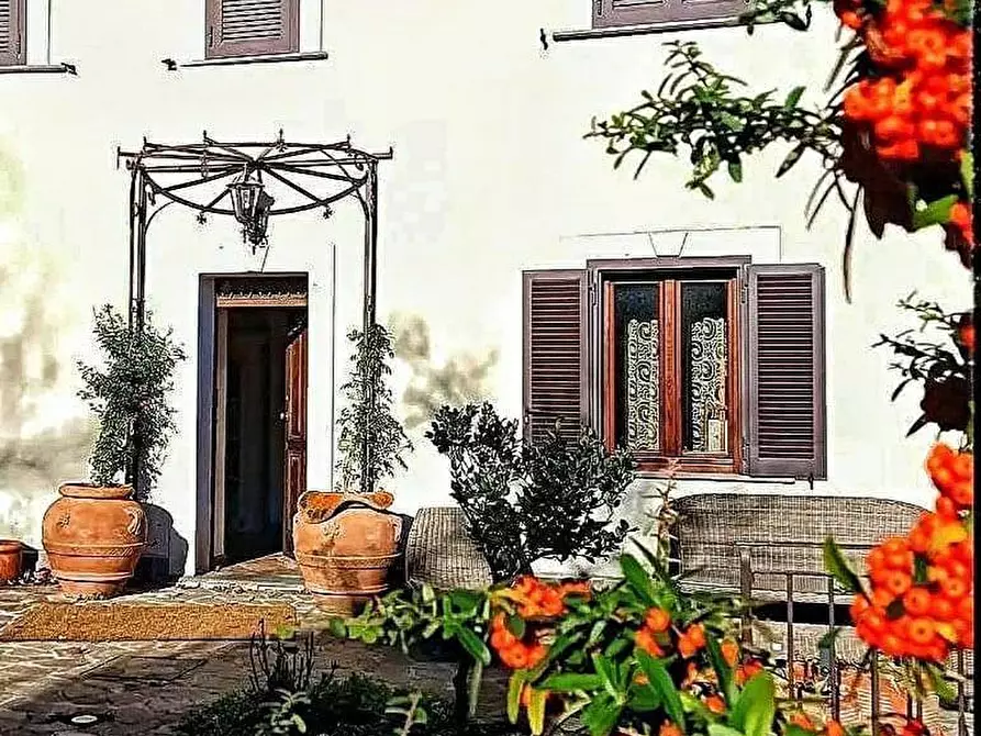 Immagine 1 di Villa in vendita  in Via Giglioli a Marzano Appio