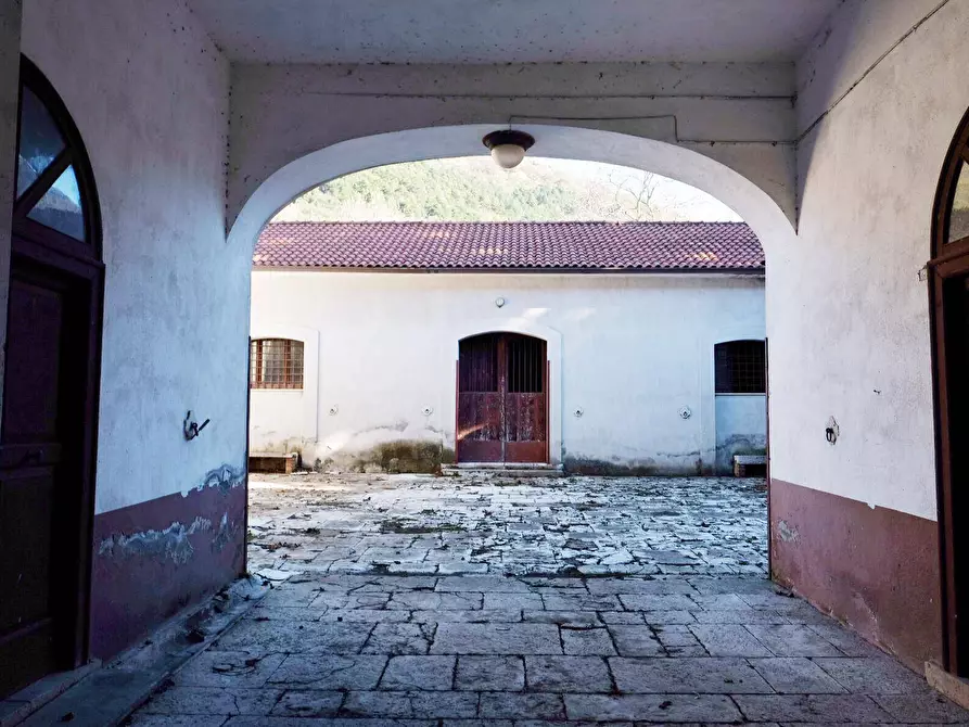 Immagine 1 di Agriturismo in vendita  in Via Giovanni Masucci a Serino