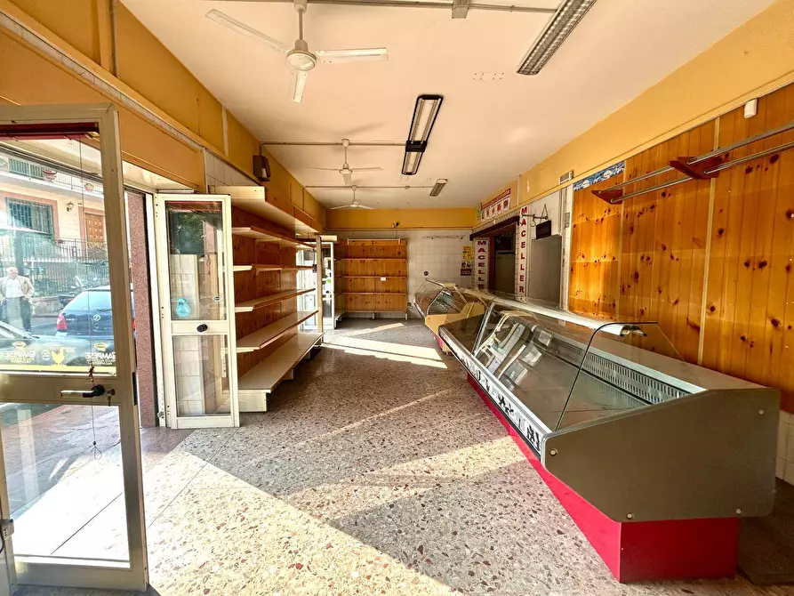 Immagine 3 di Attività commerciale in affitto  in Via Filippo Turati a Cardito
