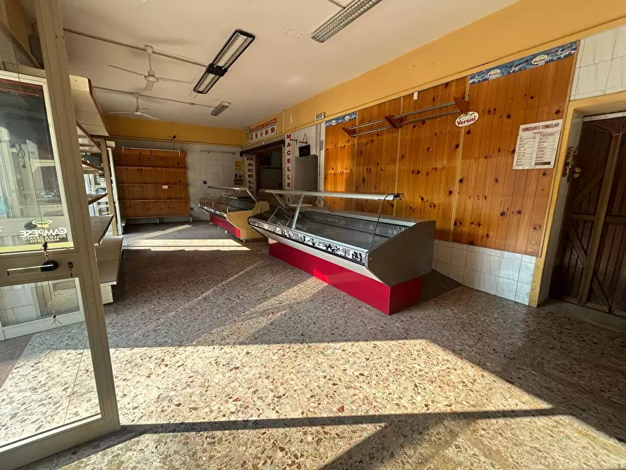 Immagine 4 di Attività commerciale in affitto  in Via Filippo Turati a Cardito
