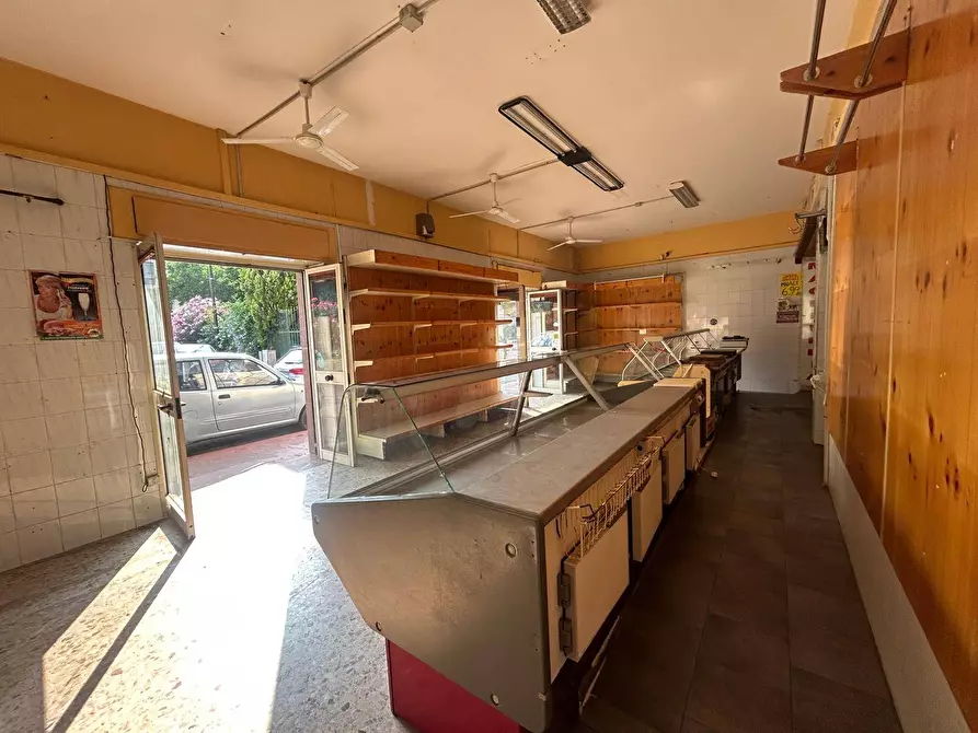 Immagine 6 di Attività commerciale in affitto  in Via Filippo Turati a Cardito