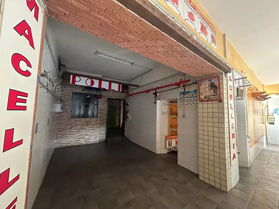 Immagine 8 di Attività commerciale in affitto  in Via Filippo Turati a Cardito