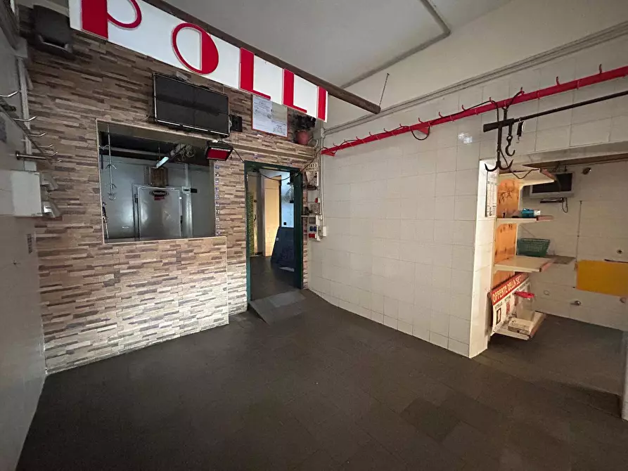 Immagine 9 di Attività commerciale in affitto  in Via Filippo Turati a Cardito