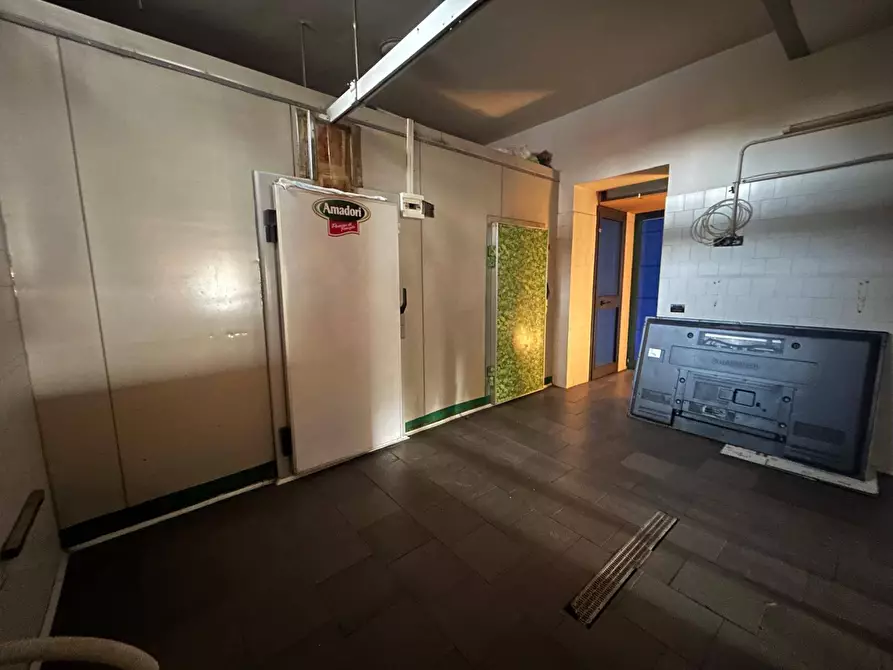 Immagine 13 di Attività commerciale in affitto  in Via Filippo Turati a Cardito