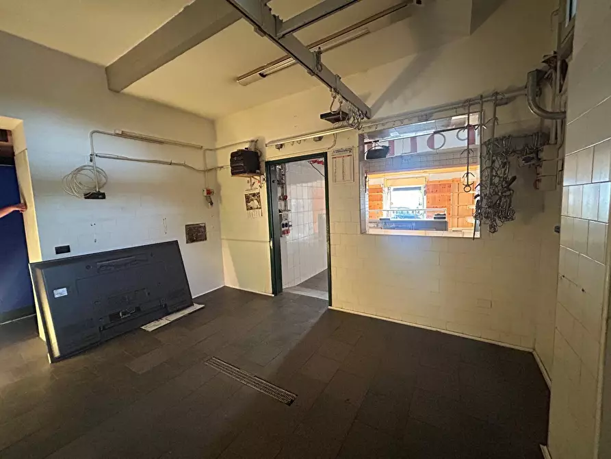 Immagine 14 di Attività commerciale in affitto  in Via Filippo Turati a Cardito