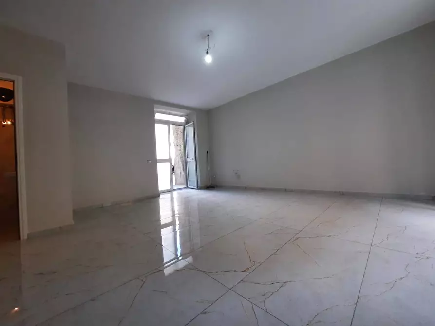 Immagine 2 di Attività commerciale in affitto  in Corso della Resistenza a Acerra