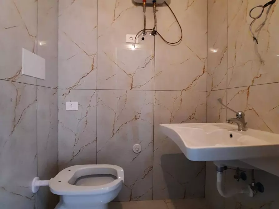 Immagine 12 di Attività commerciale in affitto  in Corso della Resistenza a Acerra