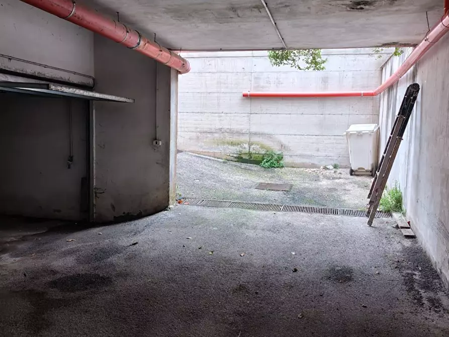 Immagine 1 di Box auto in vendita  in Via Perosi 3 a Acerra