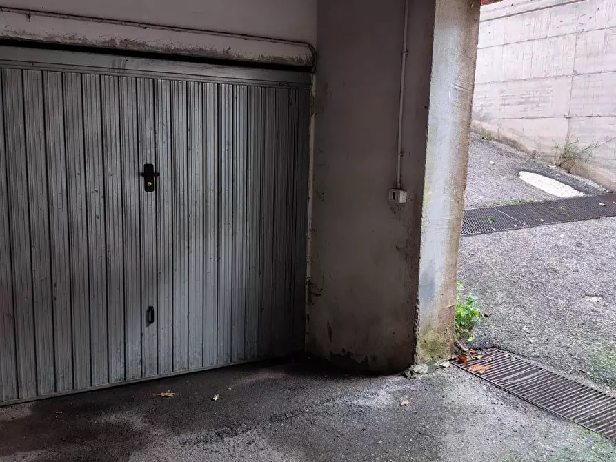 Immagine 2 di Box auto in vendita  in Via Perosi 3 a Acerra