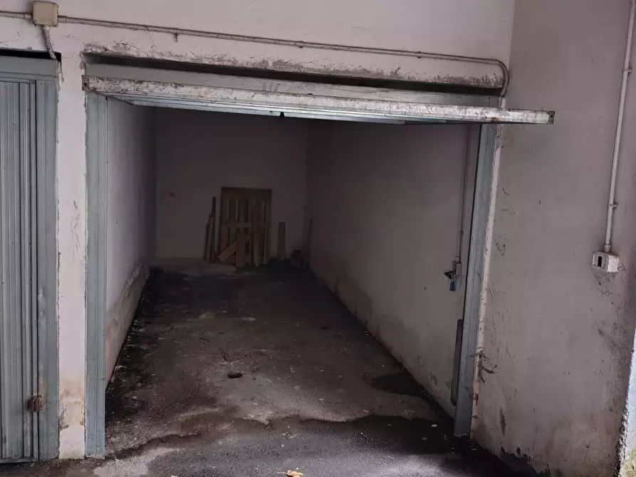 Immagine 3 di Box auto in vendita  in Via Perosi 3 a Acerra
