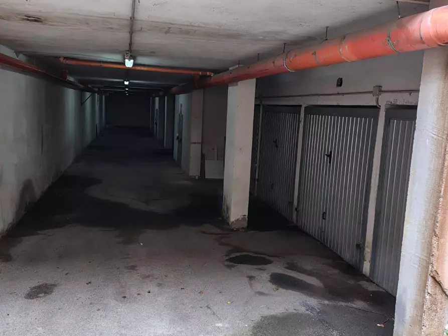 Immagine 4 di Box auto in vendita  in Via Perosi 3 a Acerra
