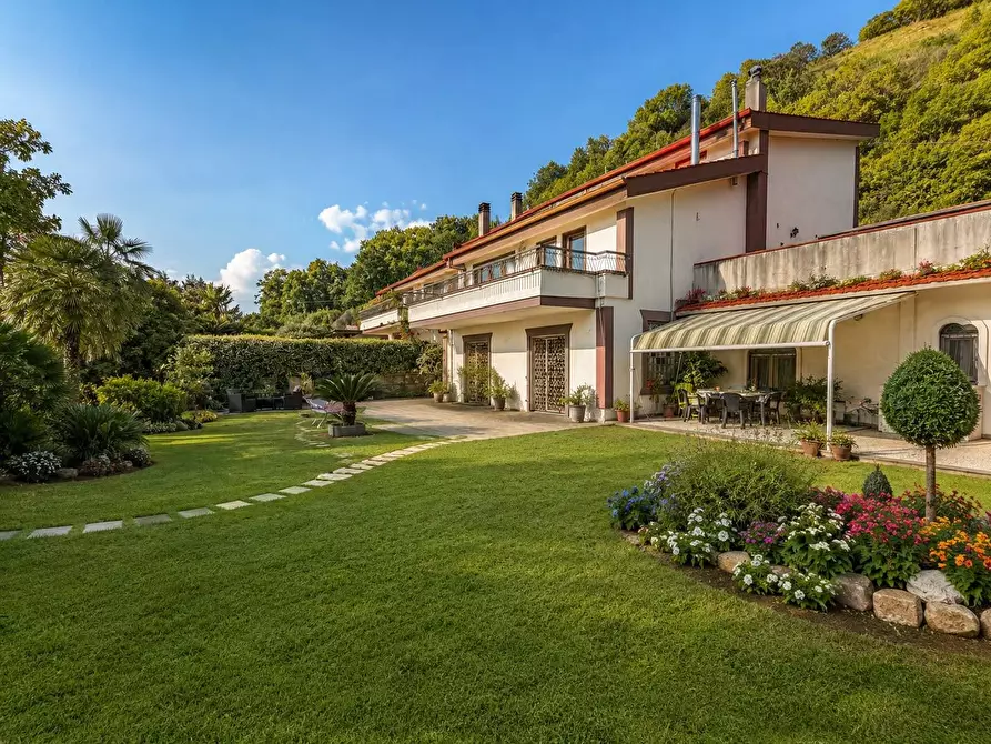 casa indipendente in vendita a Pozzuoli