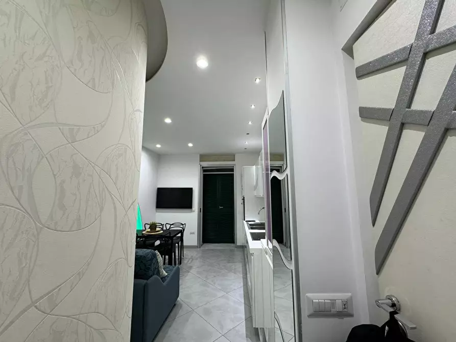 Immagine 2 di Appartamento in affitto  in Via Serapide a Napoli