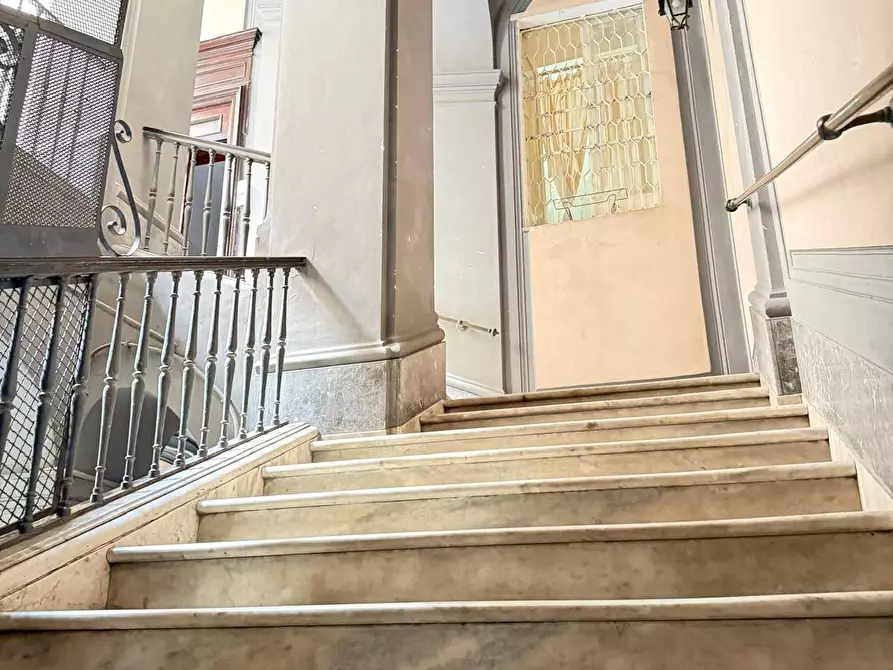 Immagine 1 di Appartamento in vendita  in via costantinopoli 30 a Napoli