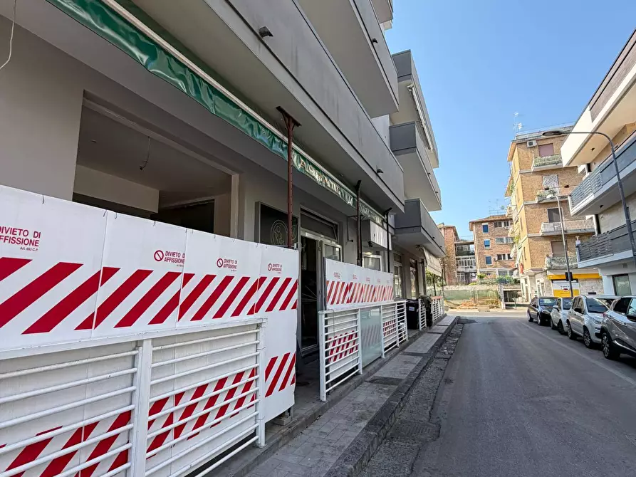 Immagine 1 di Locale commerciale in affitto  in via giotto a Pomigliano D'arco
