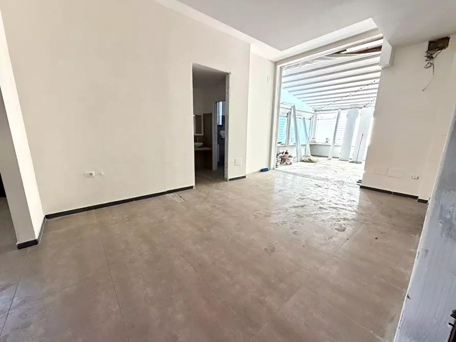 Immagine 16 di Locale commerciale in affitto  in via giotto a Pomigliano D'arco