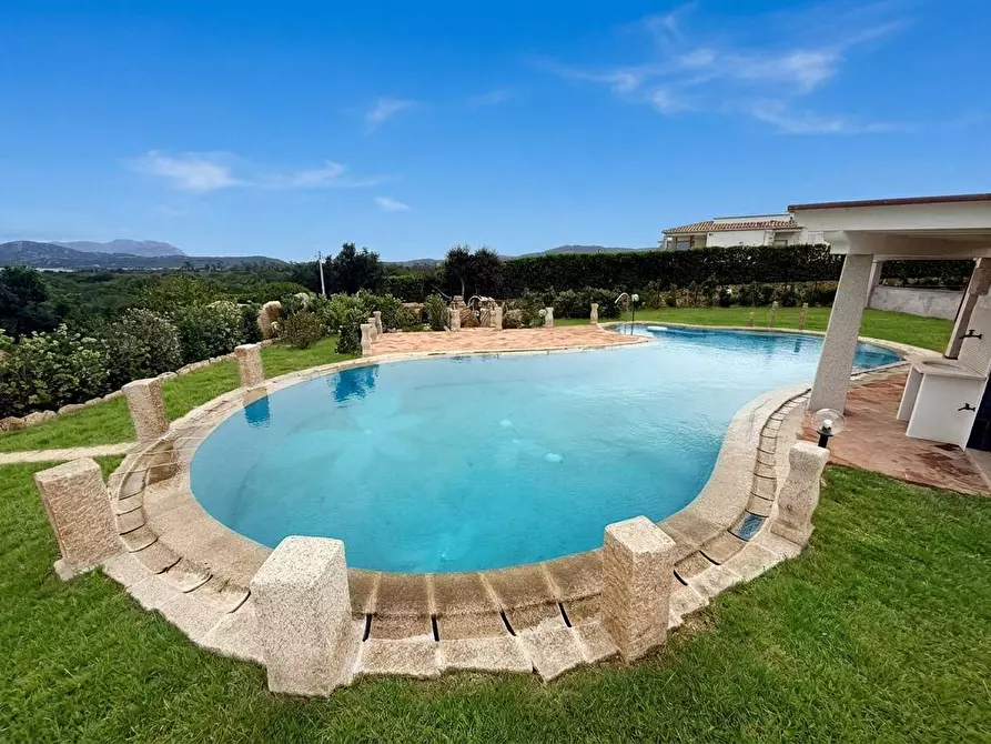 Immagine 2 di Villa in vendita  in Le  Saline a Olbia