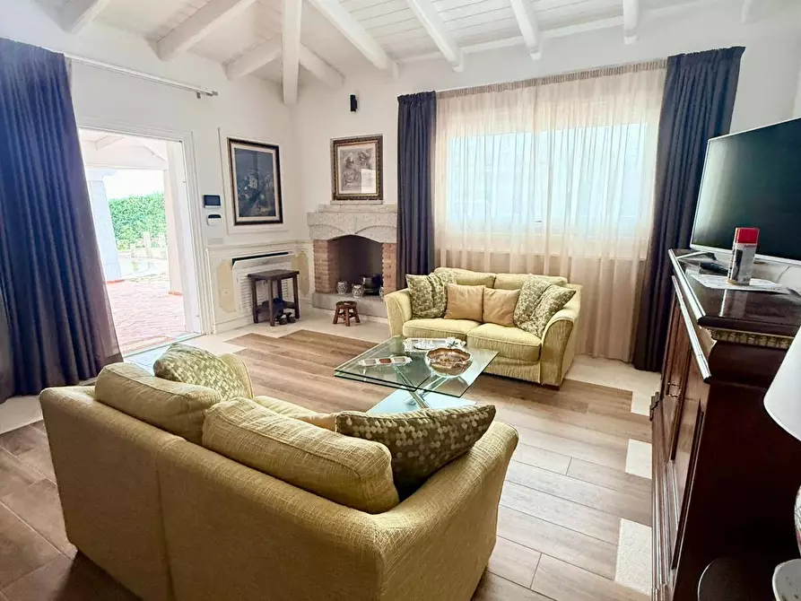 Immagine 8 di Villa in vendita  in Le  Saline a Olbia