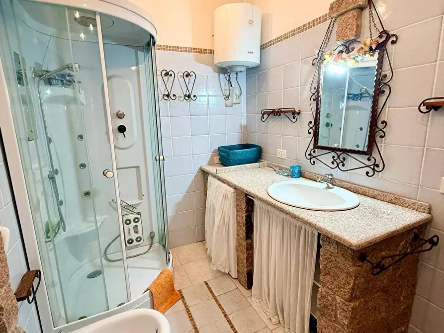 Immagine 22 di Appartamento in vendita  in Isola Rossa via La Marinedda a Trinità D'agultu E Vignola