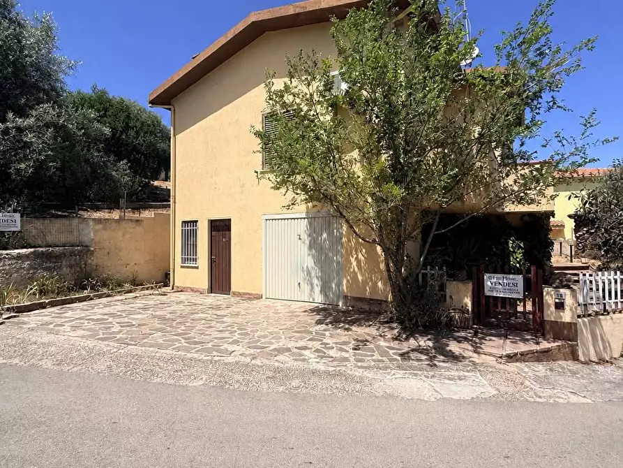 Immagine 1 di Appartamento in vendita  in via La scalitta a Badesi