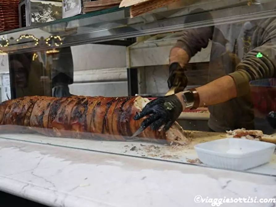 Immagine 2 di Attività commerciale in vendita  in Viale Dei Mille 25 a Firenze