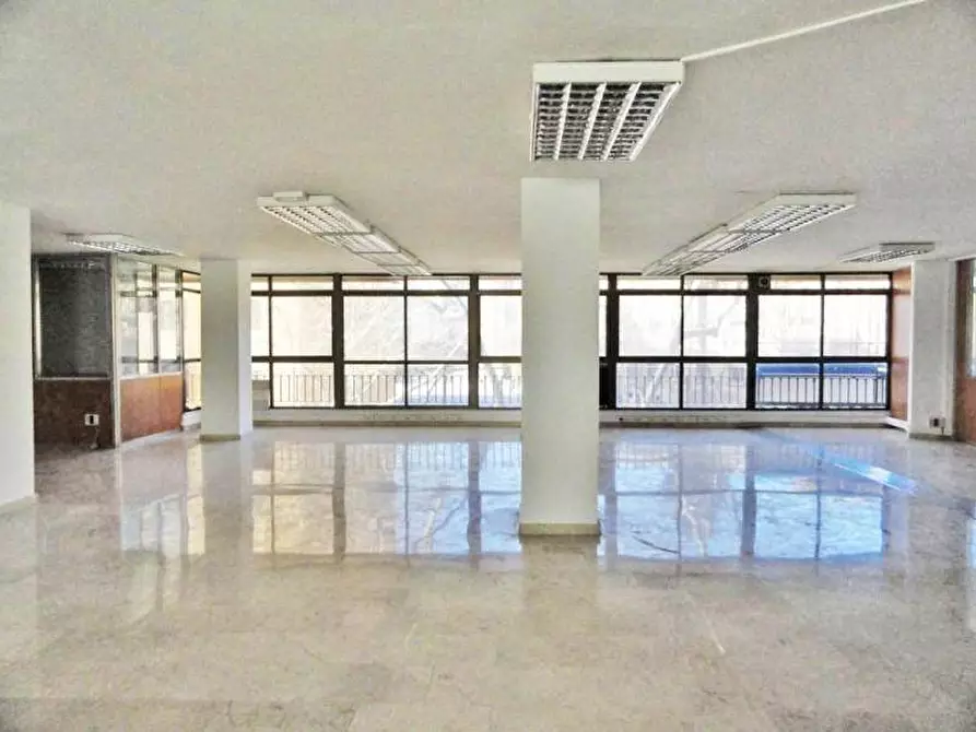 Immagine 1 di Locale commerciale in affitto  in Lungarno Cristoforo Colombo 50 a Firenze